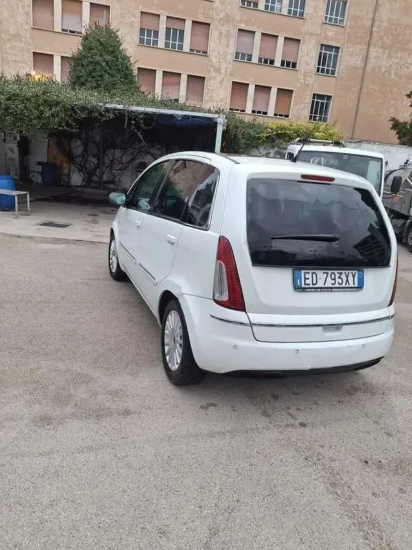 Usata Lancia Musa S 92 CV (67 kW) 2010 Monovolume