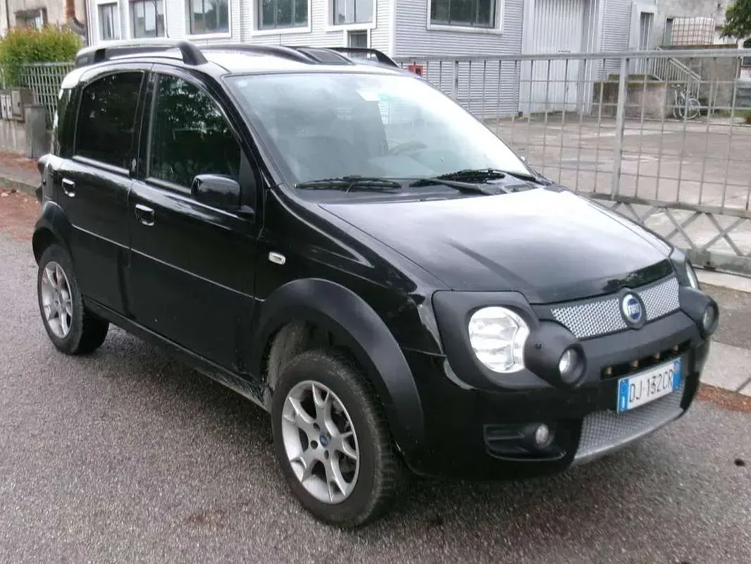 Usata Fiat Panda 4x4 Cross 69 CV (50 kW) 2007 Nero Utilitaria