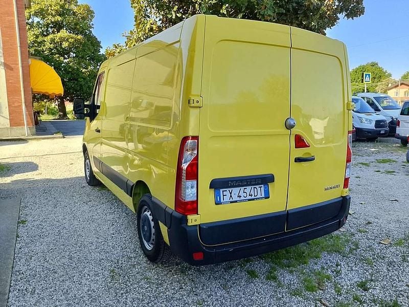 Begagnad Renault Master 131 HK (96 kW) 2019 Gul Van