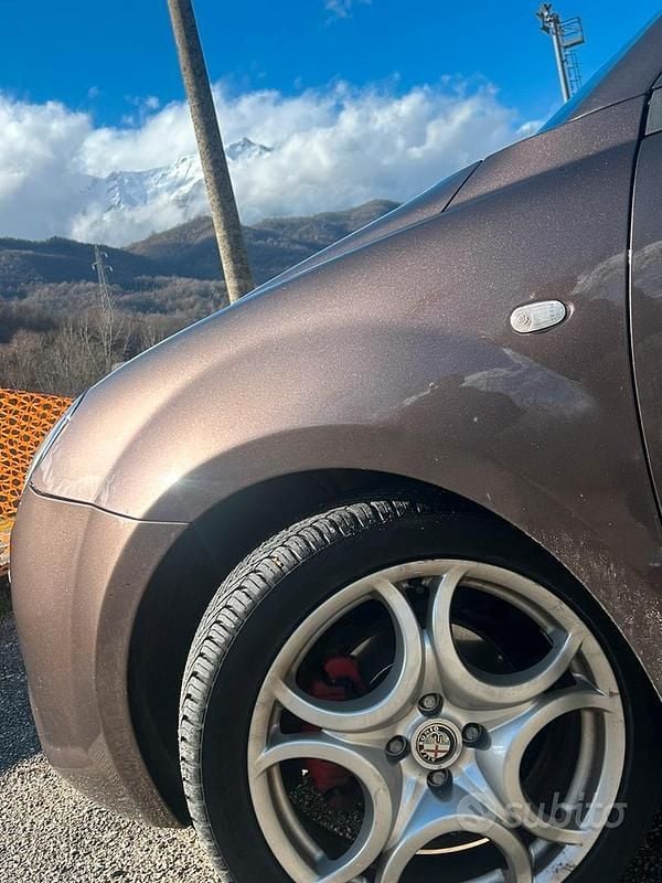Usata Alfa Romeo MiTo Progression 120 CV (88 kW) 2011 Marrone Utilitaria