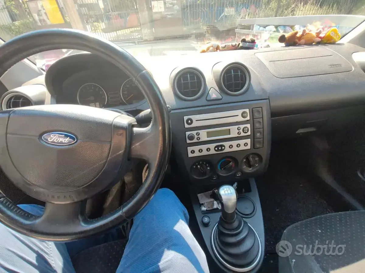 Usata Ford Fiesta 75 CV (55 kW) 2005 Utilitaria