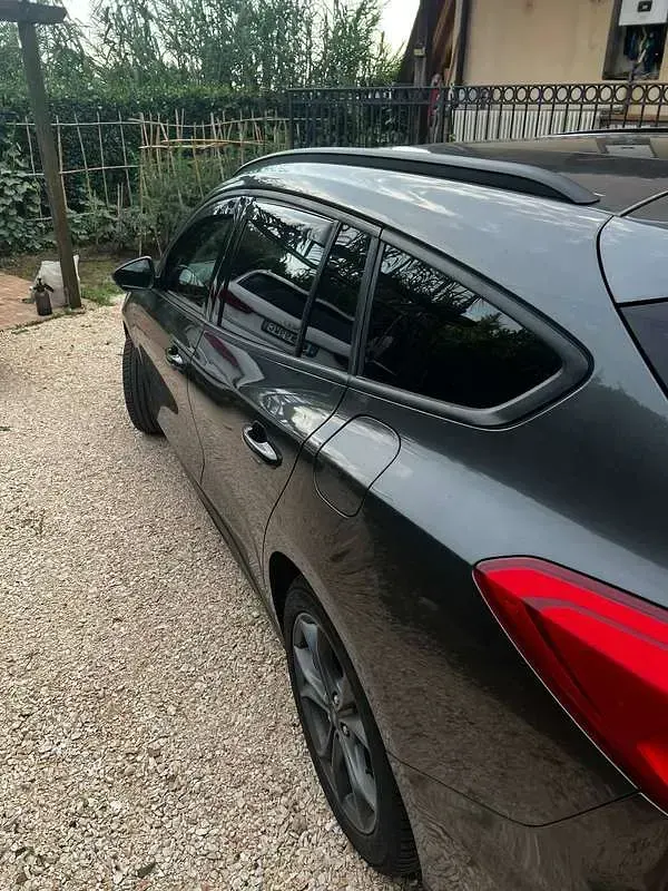 Usata Ford Focus ST-Line 125 CV (91 kW) 2019 Grigio Station wagon