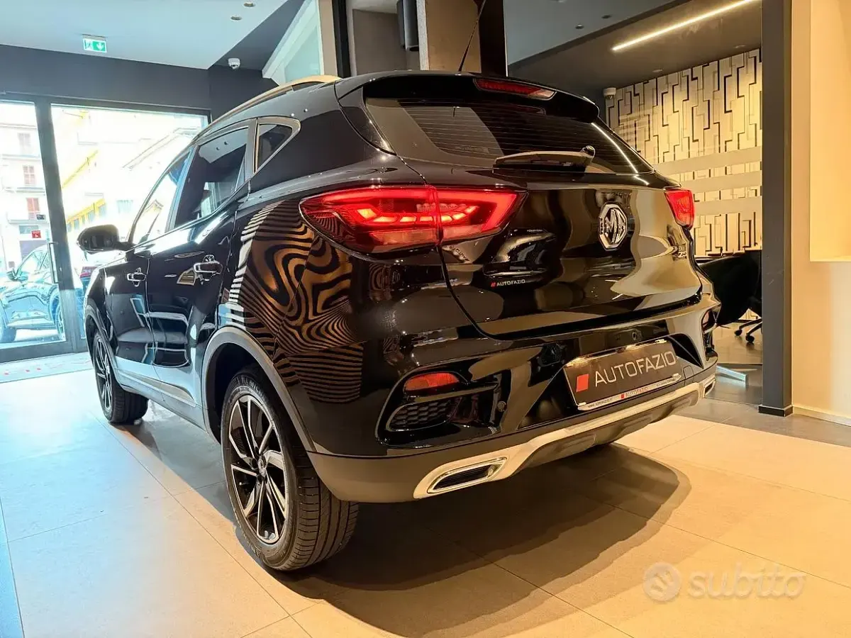 Usata MG ZS Luxury 111 CV (81 kW) 2023 Nero SUV