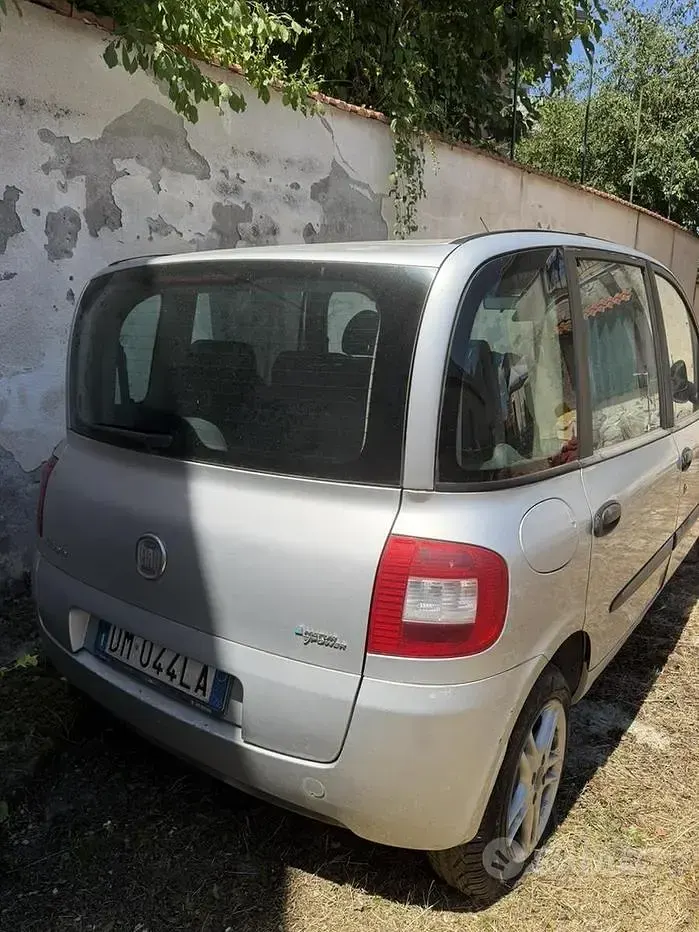 Usata Fiat Multipla 103 CV (75 kW) 2008 Grigio Monovolume