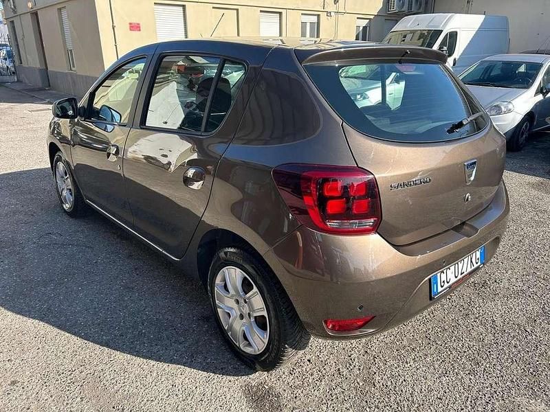 Usata Dacia Sandero Comfort 101 CV (74 kW) 2020 Berlina