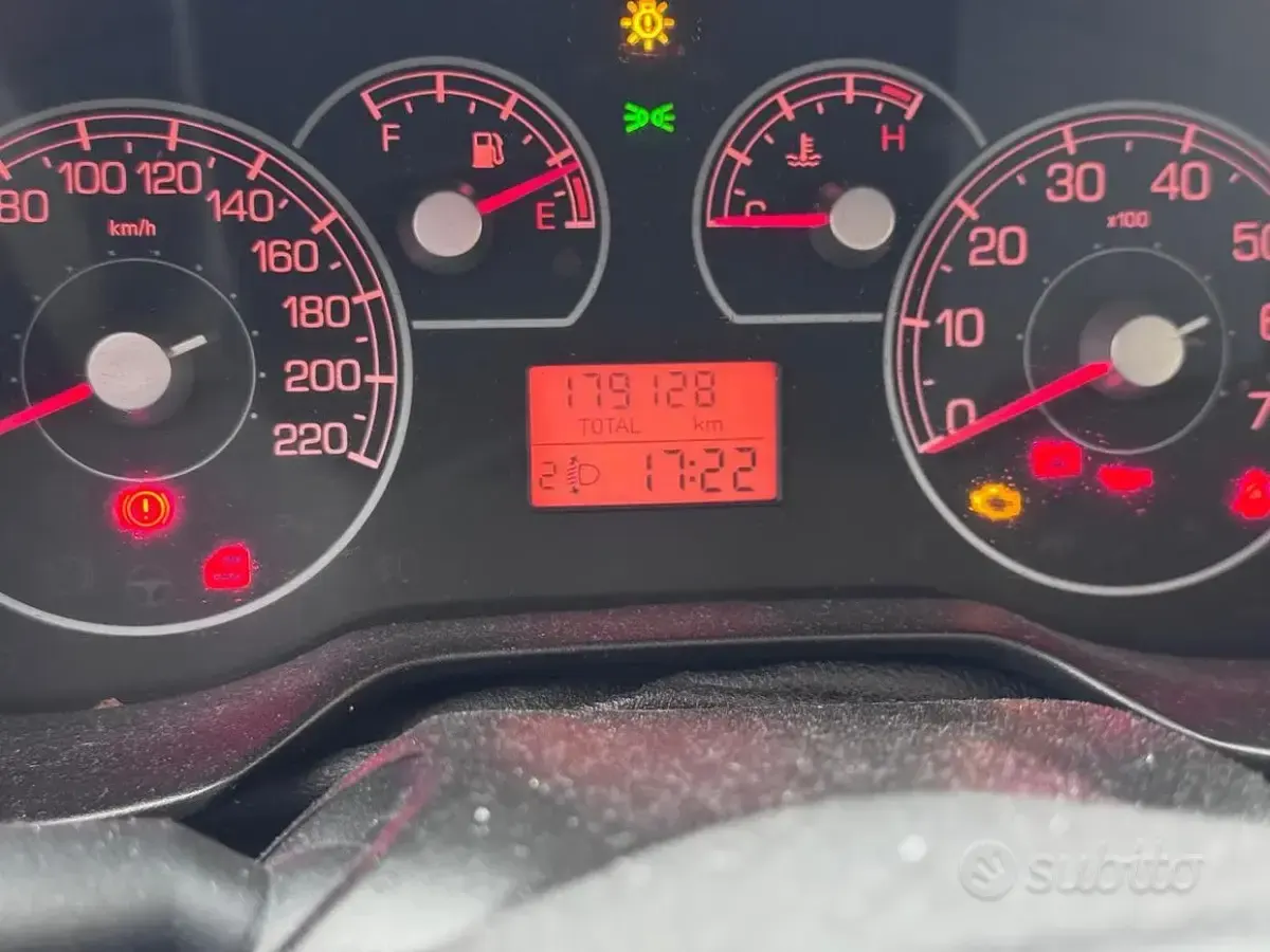 Usata Fiat Grande Punto 75 CV (55 kW) 2007 Nero Utilitaria
