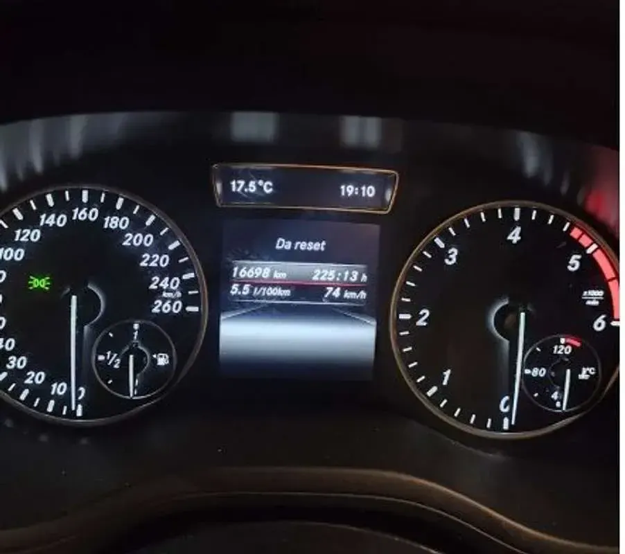 Usata Mercedes B180 Premium 109 CV (80 kW) 2014 Nero Utilitaria