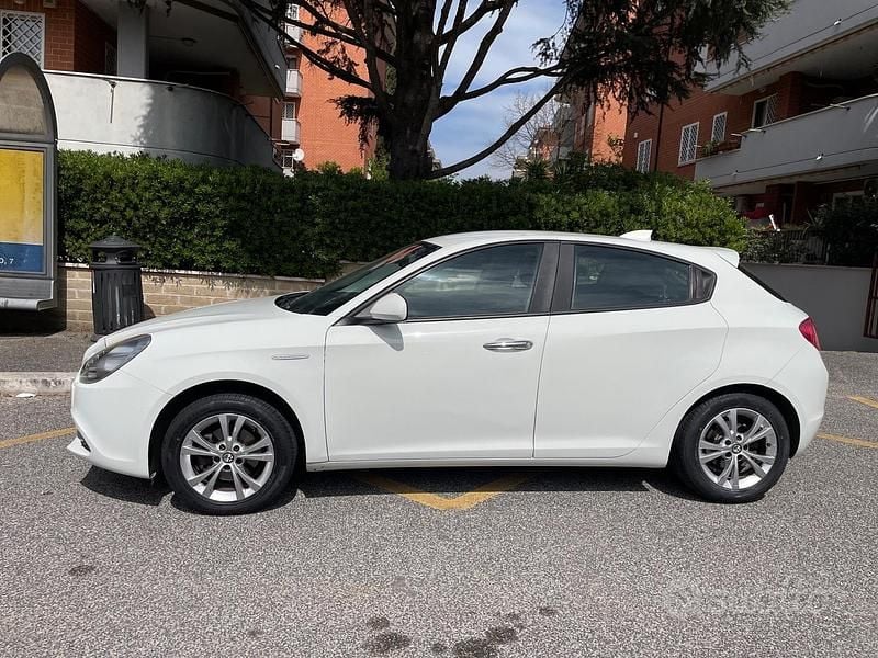 Usata Alfa Romeo Giulietta Progression 119 CV (87 kW) 2015 Bianco Utilitaria
