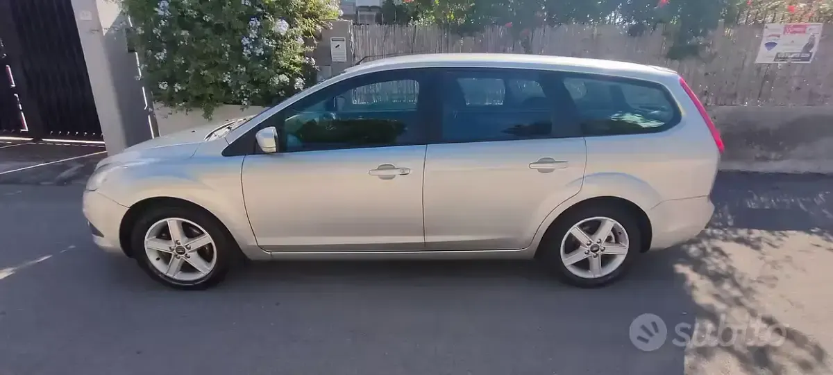 Usata Ford Focus 109 CV (80 kW) 2009 Grigio Station wagon