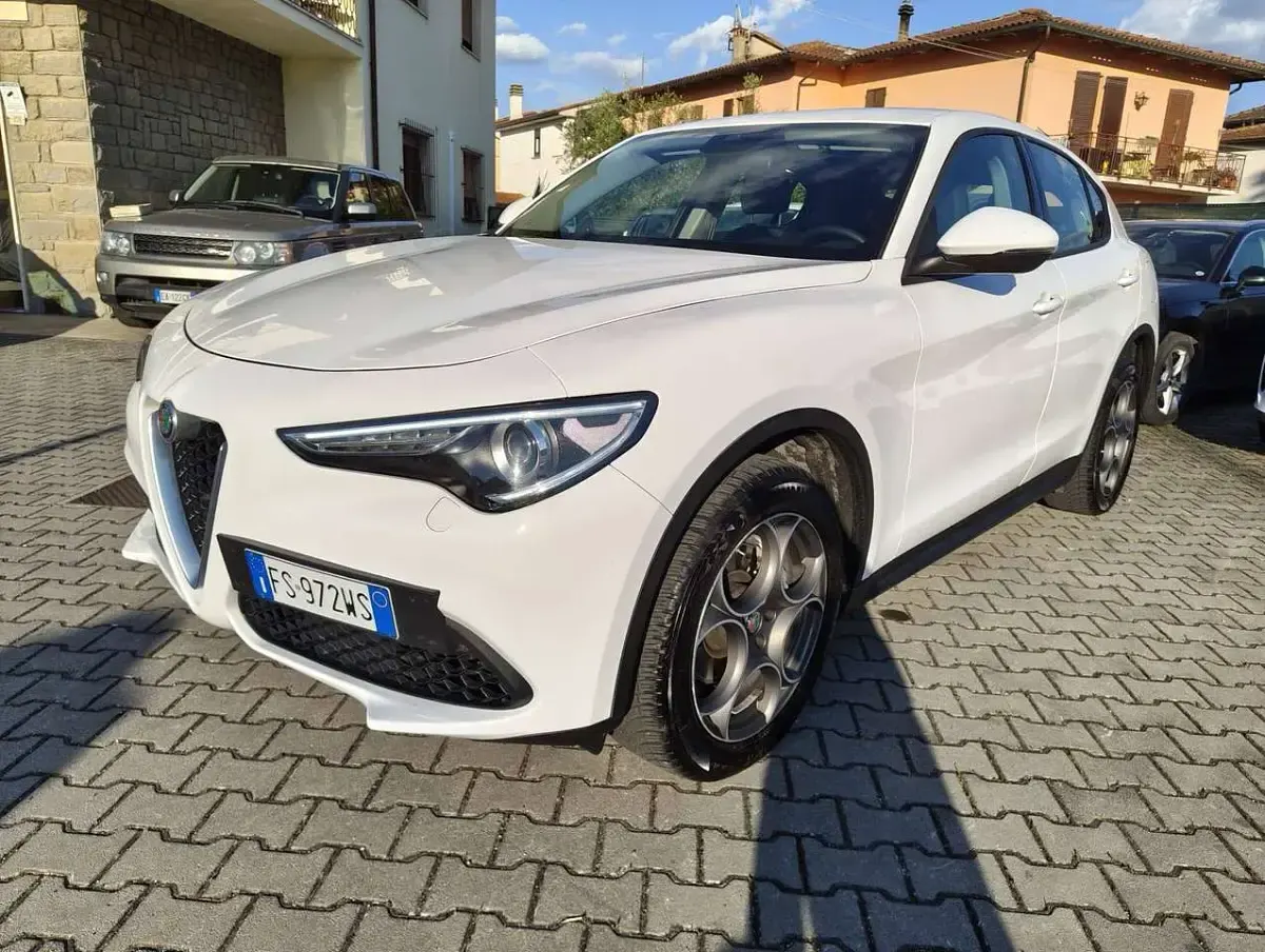 Usata Alfa Romeo Stelvio Super 201 CV (147 kW) 2017 Bianco SUV