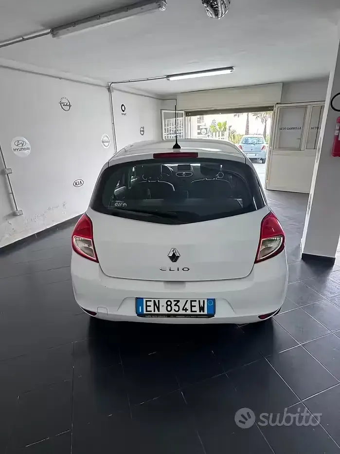 Usata Renault Clio IV 75 CV (55 kW) 2012 Bianco Berlina