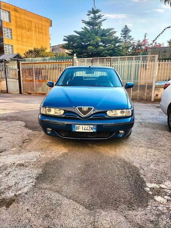 Usata Alfa Romeo 146 103 CV (75 kW) 1999 Blu Utilitaria