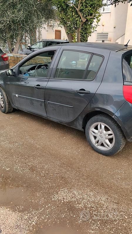 Nero Usata 2006 Renault Clio II Berlina | 1000 € (Super prezzo) - Immagine 1/2