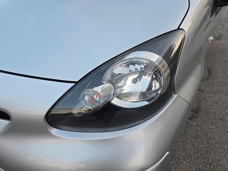 Usata Toyota Aygo Connect Style 68 CV (50 kW) 2011 Argento Utilitaria