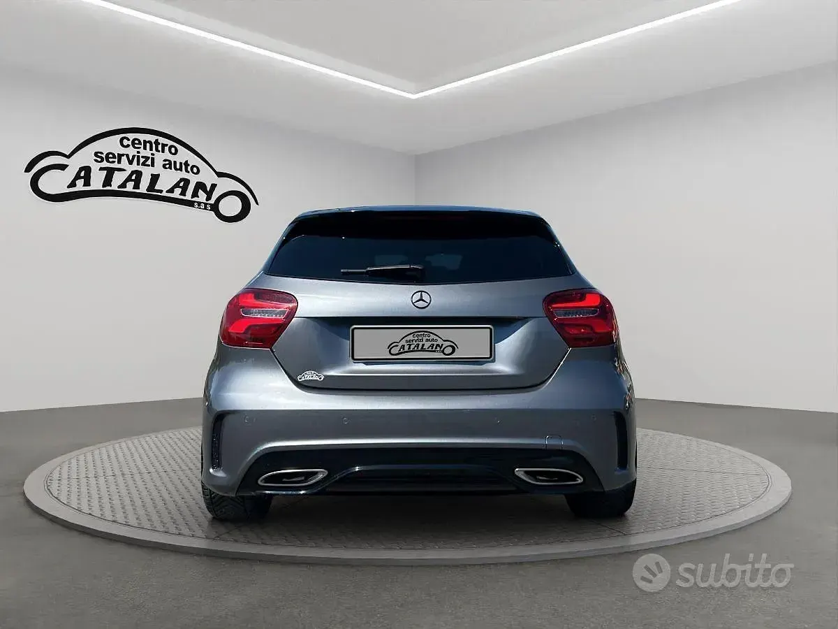 Usata Mercedes A200 Premium 136 CV (100 kW) 2016 Grigio Utilitaria