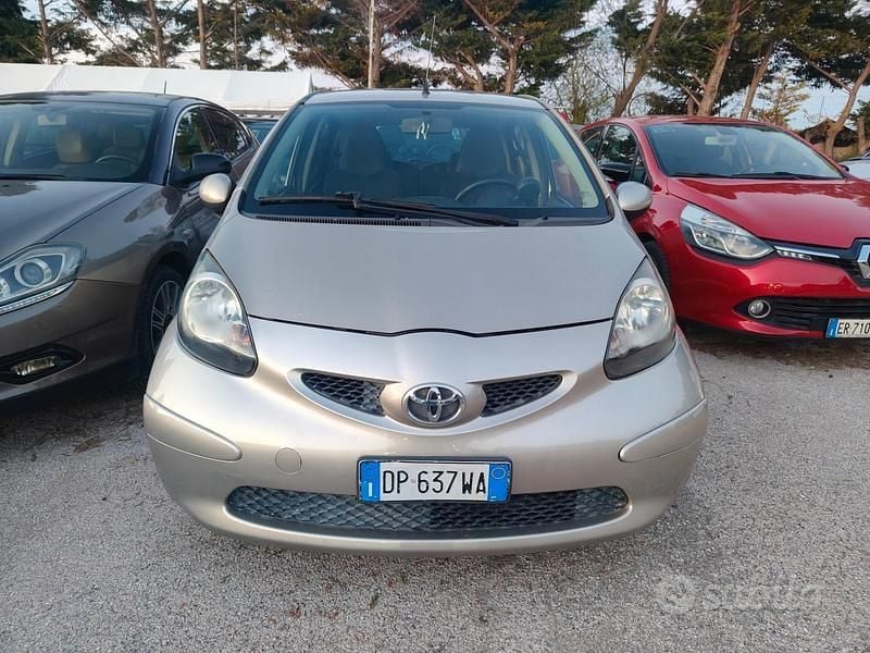 Second-hand Toyota Aygo 68 CP (50 kW) 2008 Maro Hatchback