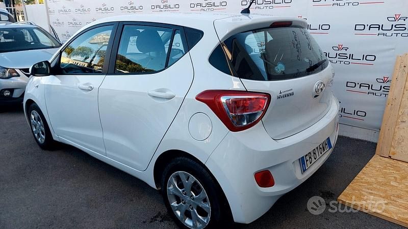Usata Hyundai i10 Edition 67 CV (49 kW) 2015 Bianco Utilitaria