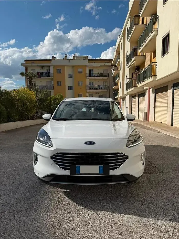 Usado Ford Kuga Business Edition 120 CV (88 kW) 2022 Blanco SUV