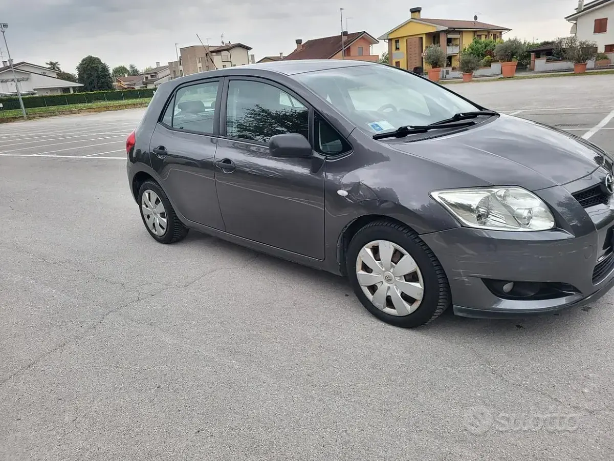 Usata Toyota Auris 97 CV (71 kW) 2008 Nero Utilitaria