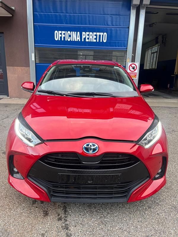 Usata Toyota Yaris Hybrid Style 92 CV (67 kW) 2023 Rosso Berlina