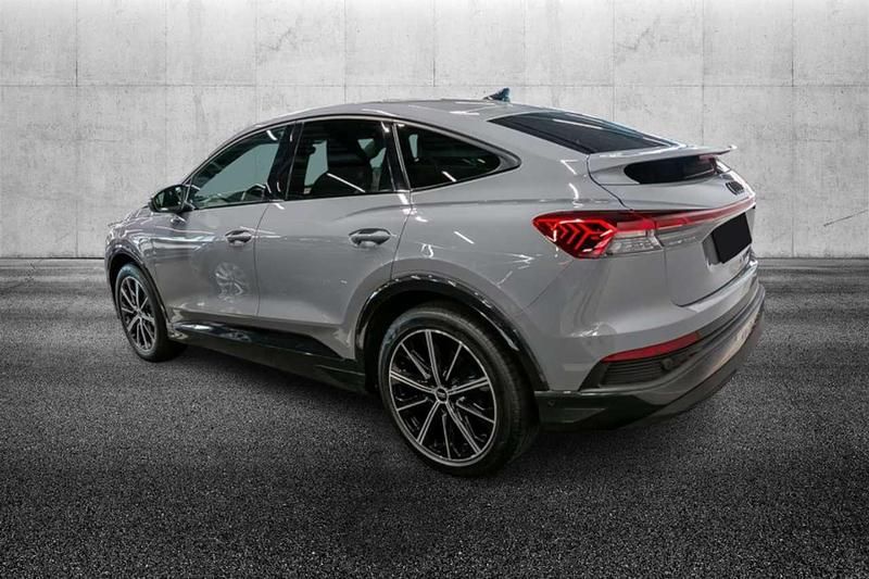 Usata Audi Q4 e-tron Comfort 69 kW (95 CV) 2023 Grigio pastello SUV