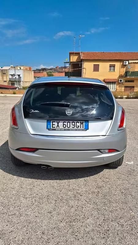 Usata Lancia Delta 105 CV (77 kW) 2014 Grigio Utilitaria
