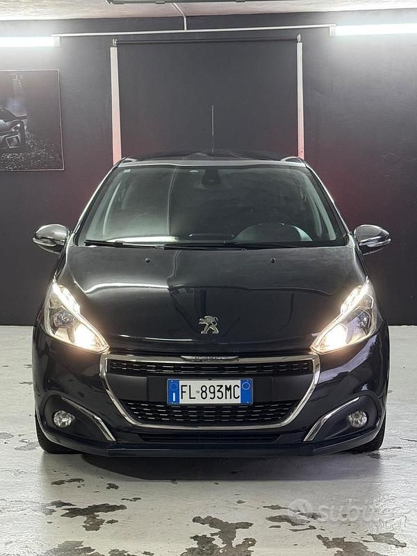 Blu Usata 2017 Peugeot 208 Allure Due volumi | 7900 € (Ottimo prezzo) - Immagine 1/4