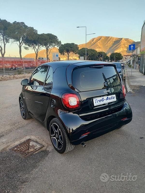 Usata Smart ForFour 90 CV (66 kW) 2019 Nero Utilitaria