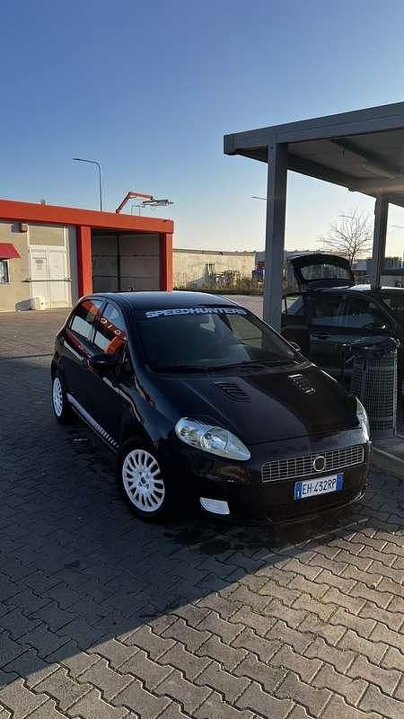 Usata 2011 Fiat Grande Punto S Due volumi | 2800 € (Buon prezzo) - Immagine 1/4