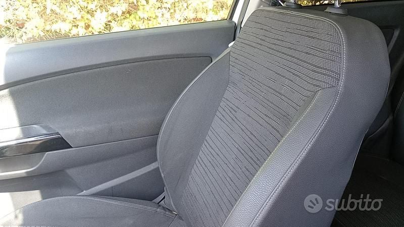 Gebraucht Opel Corsa 90 PS (66 kW) 2015 Weiß Kleinwagen