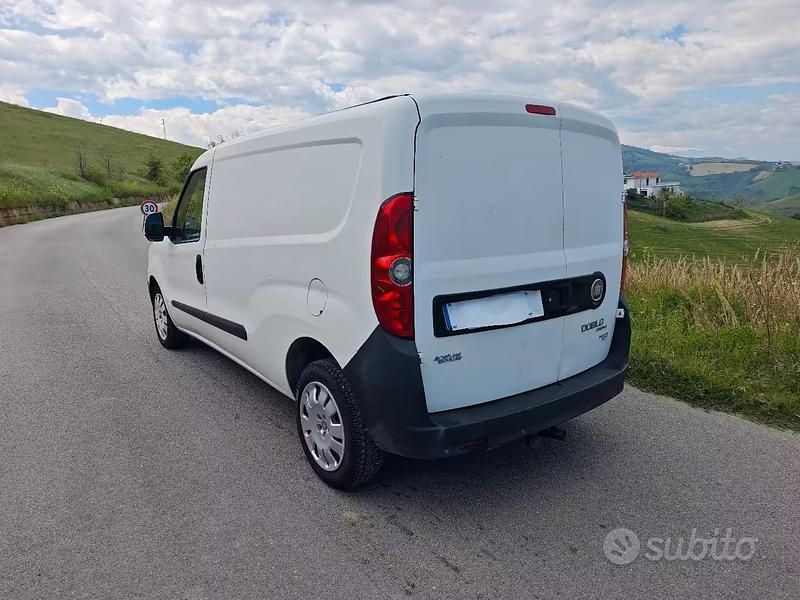 Usata Fiat Doblò 120 CV (88 kW) 2012 Bianco Monovolume