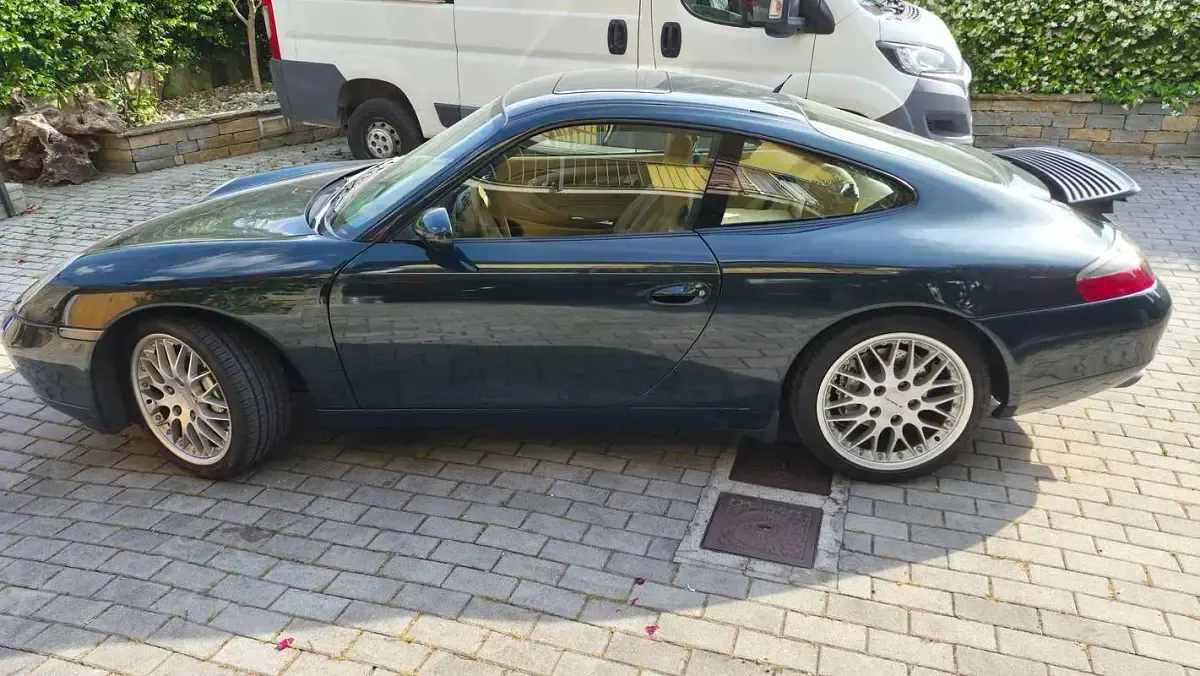 Usata Porsche 911 Carrera 300 CV (220 kW) 1999 Verde Coupé