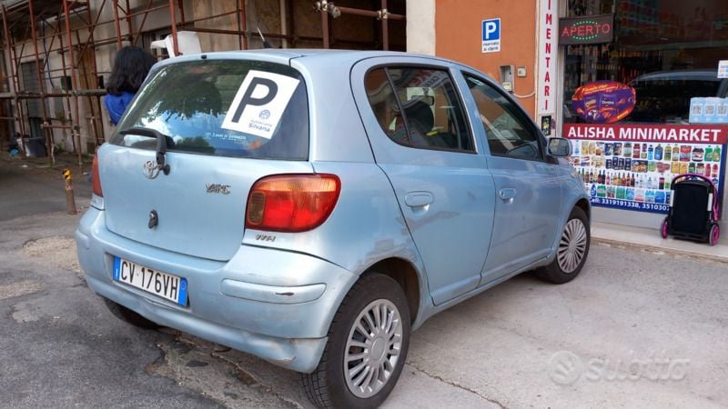 Usata Toyota Yaris 2005 Blu Berlina