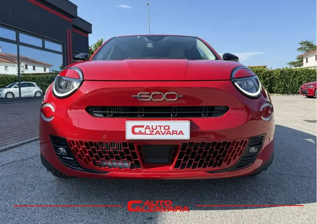 Usata Fiat 600 La Prima 110 CV (80 kW) 2025 Rosso passione SUV
