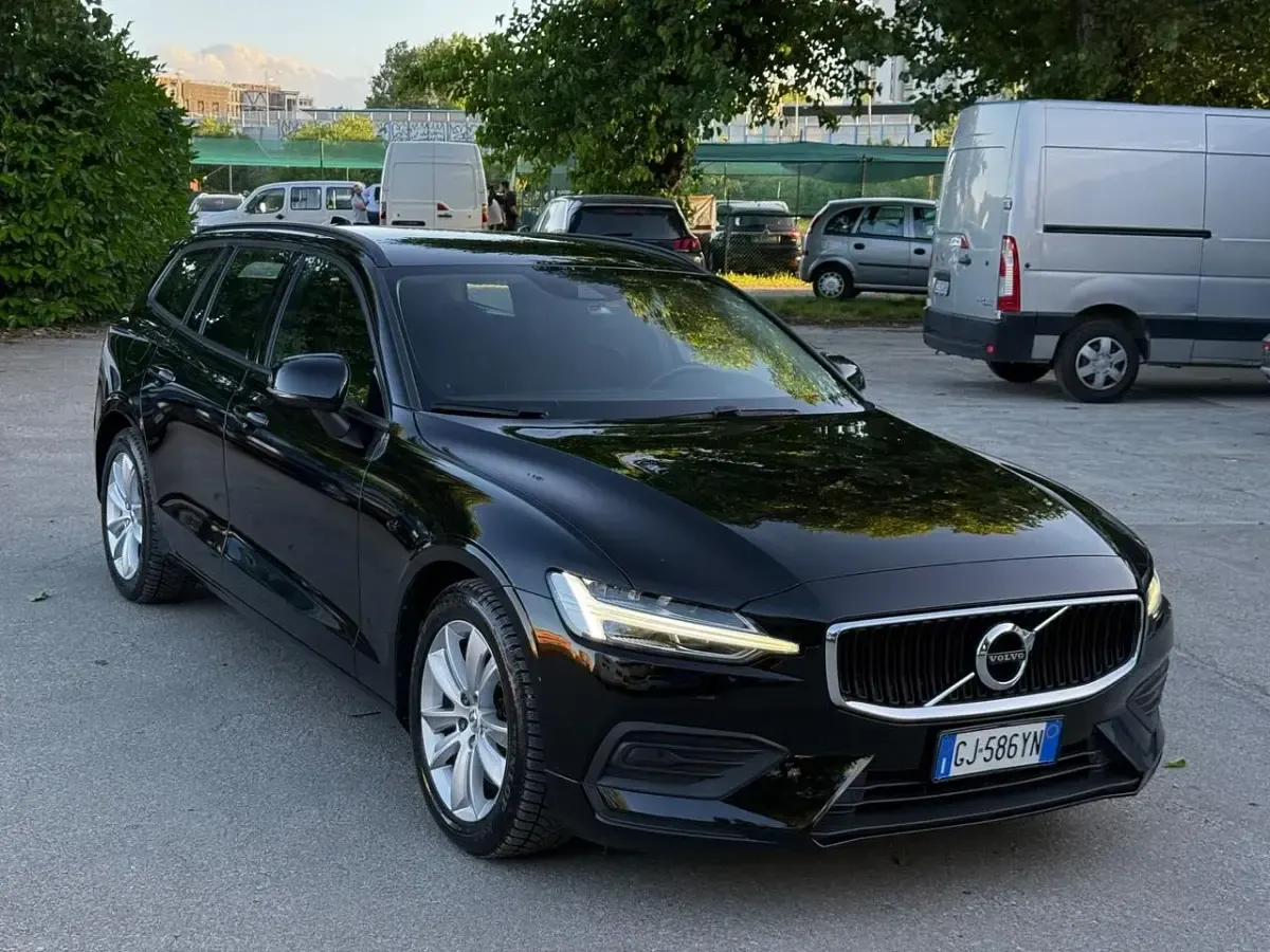 Usata Volvo V60 R-Design 197 CV (144 kW) 2022 Nero Station wagon