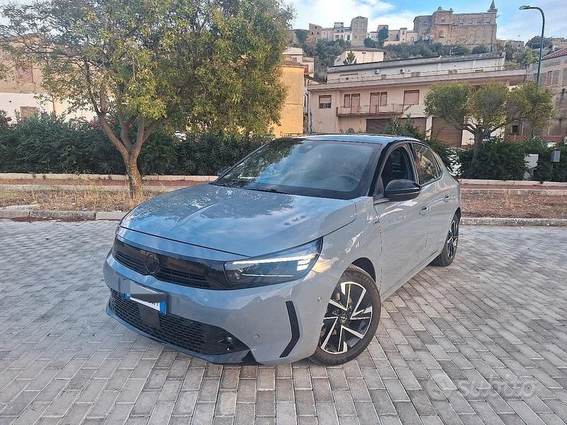 Grigio Usata 2024 Opel Corsa Due volumi | 15.000 € (Buon prezzo) - Immagine 1/4