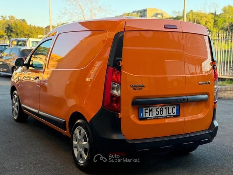 Usata Dacia Dokker 102 CV (75 kW) 2017 Arancione Monovolume