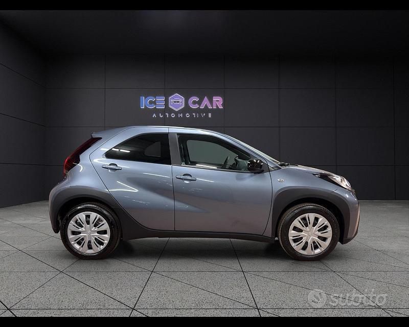 Nuova Toyota Aygo X Active 72 CV (52 kW) 2025 Grigio SUV