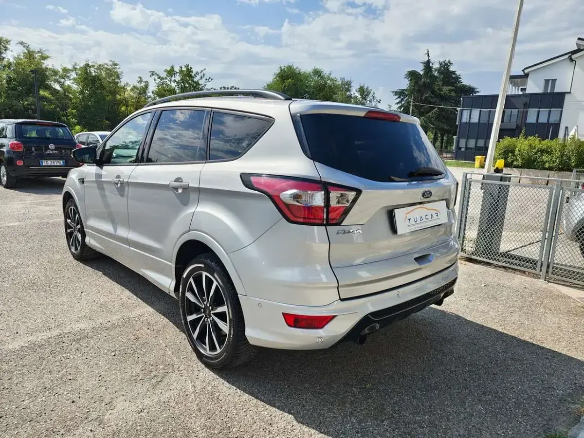 Usata Ford Kuga ST-Line 120 CV (88 kW) 2018 Grigio SUV
