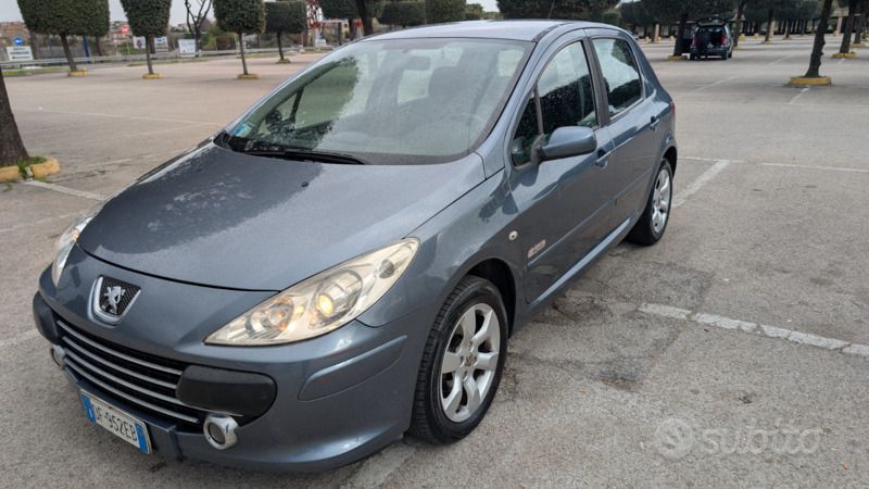 Grigio Usata 2006 Peugeot 307 Tre volumi | 1500 € (Ottimo prezzo) - Immagine 1/4