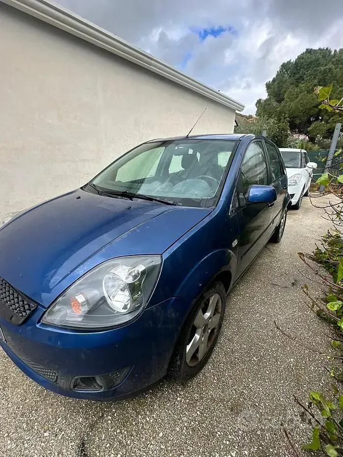 Second-hand Ford Fiesta 73 CP (53 kW) 2008 Albastru Hatchback