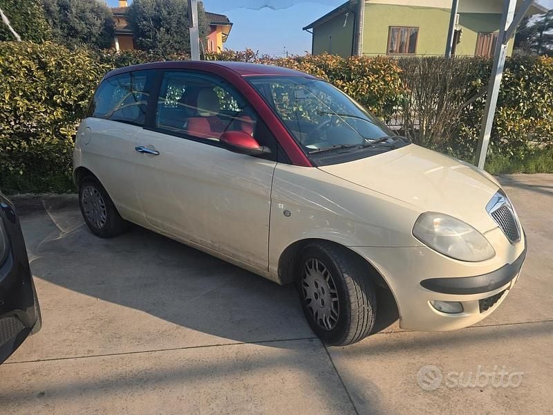 Usata Lancia Ypsilon 60 CV (44 kW) 2005 Beige Utilitaria
