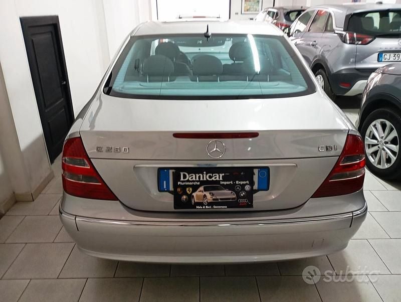 Usata Mercedes E280 Elegance 177 CV (130 kW) 2006 Grigio Berlina