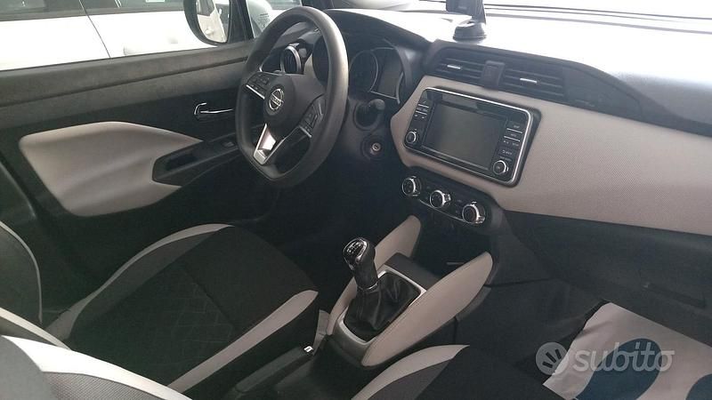 Begagnad Nissan Micra 71 HK (52 kW) 2018 Grå Halvkombi