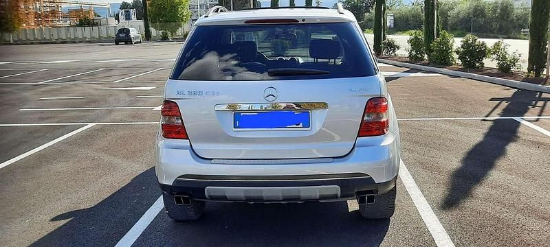 Usata Mercedes ML320 224 CV (164 kW) 2006 Grigio SUV