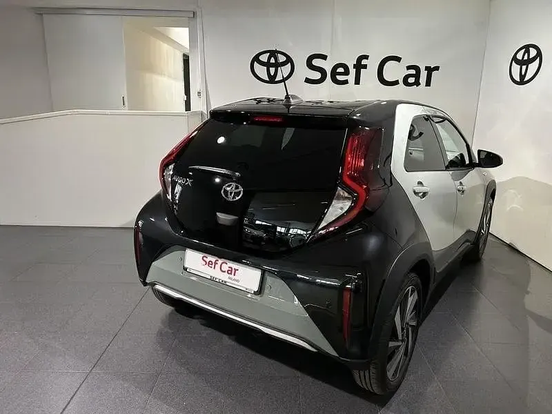 Usata Toyota Aygo X Lounge 72 CV (52 kW) 2024 Verde SUV