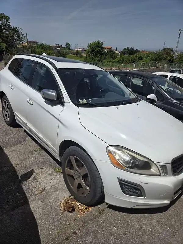 Usata Volvo XC60 R-Design 215 CV (158 kW) 2011 Bianco SUV