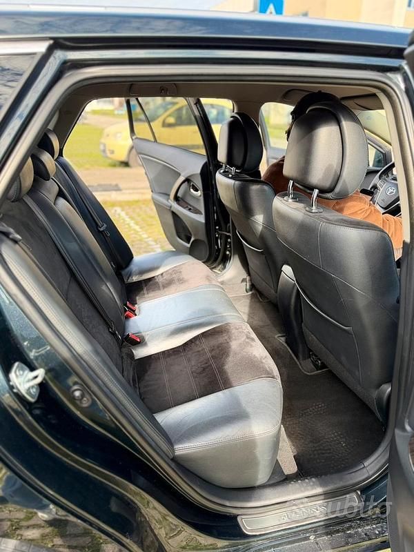 Usata Toyota Avensis Lounge 124 CV (91 kW) 2014 Nero Station wagon