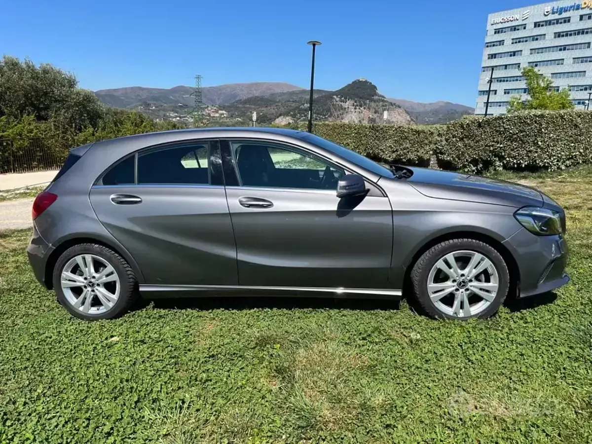 Usata Mercedes A180 109 CV (80 kW) 2018 Grigio Berlina