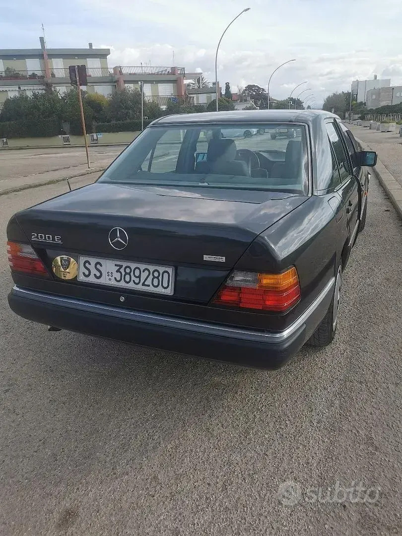 Usata Mercedes 200 1991 Nero Berlina